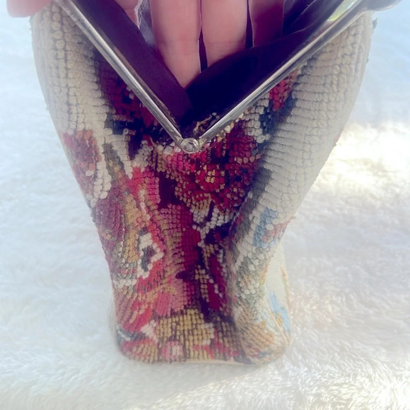 Vintage 1950’s Tapestry Carpet Bag Intricate Floral Pattern Needlepoint Handbag - Picture 10 of 15